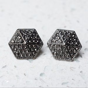 NWOT hexagon black rhinestoned stud earrings